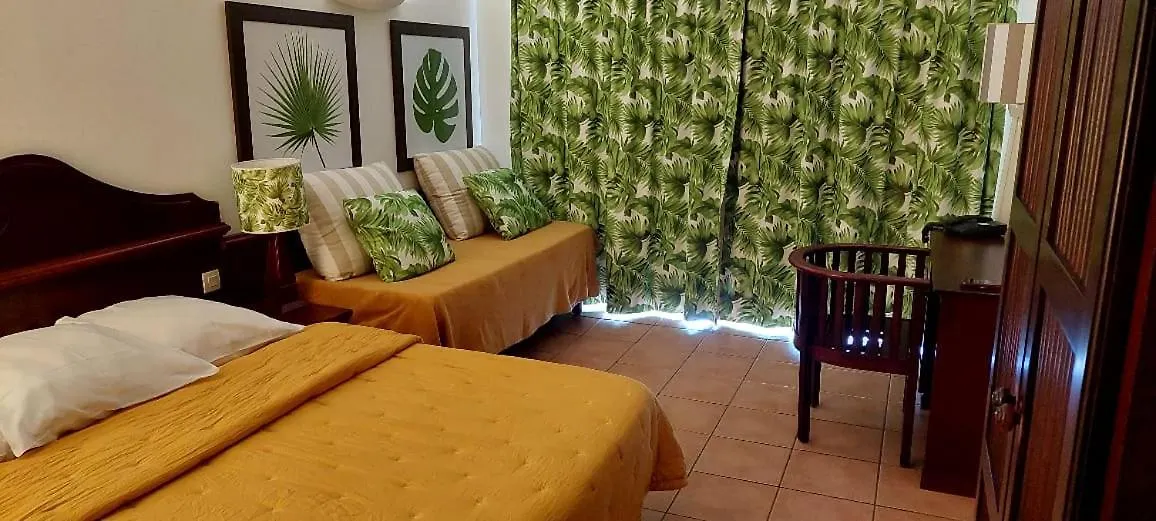 Au Beau Village Studio Avec Piscine Magnifique 상트루스